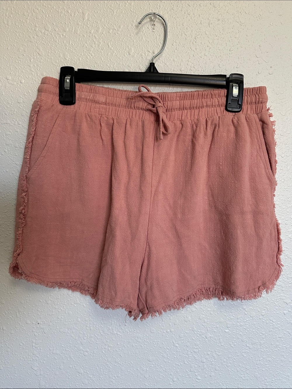 New in Dusty Rose Drawstring Frayed Hem Lined Shorts Size Large